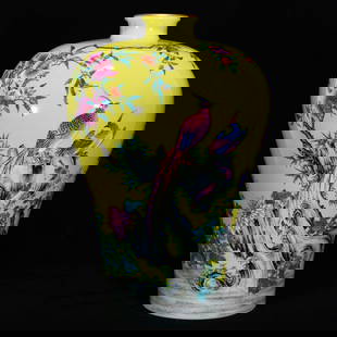 An Exquisite Famille-Rose Painted Gold Flower and Bird Pattern Vase: An Exquisite Famille-Rose Painted Gold Flower and Bird Pattern Vase Qing Dynasty, China Yongzheng Six-character Mark Size:37cmx25cm (The Dimensions Of All Batches Are Manually Measured.If You Need