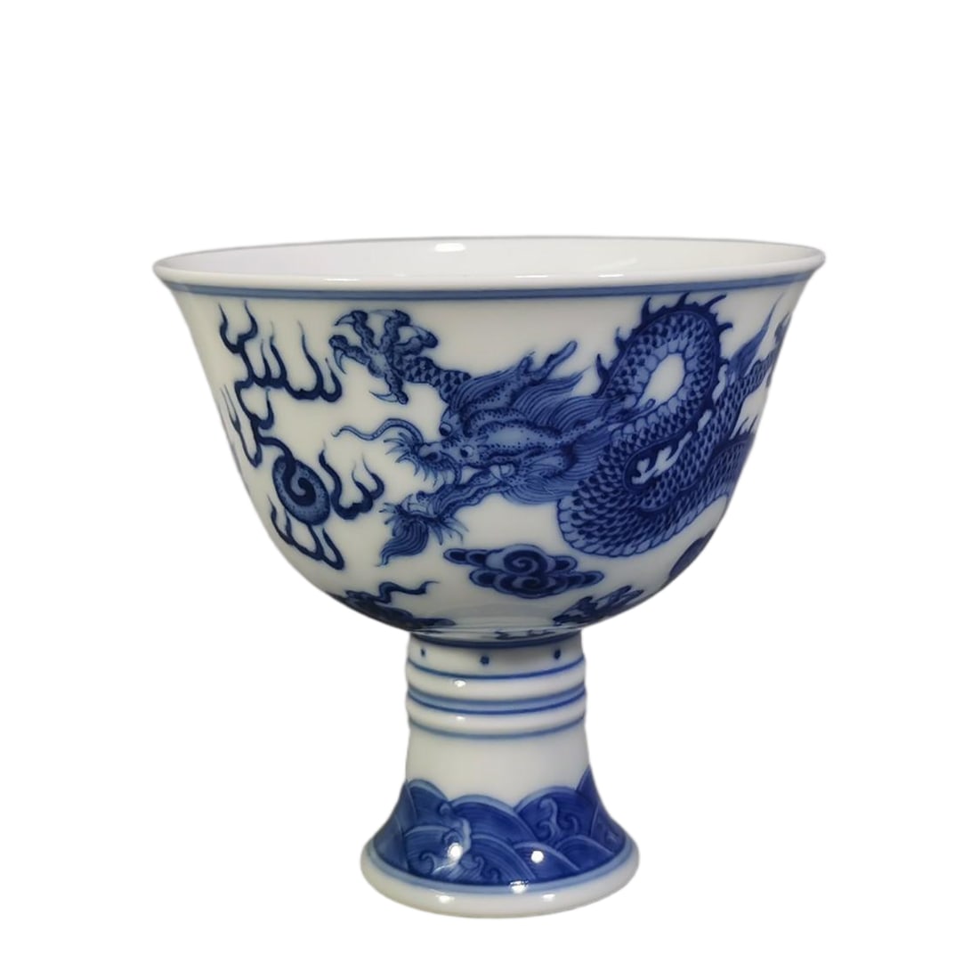 A blue and white dragon and phoenix auspicious goblet made in the Yongzheng era of the Qing Dynasty: The Qing Dynasty Yongzheng year system blue and white dragon and phoenix auspicious goblet SIZE: H:8.3cm MouthD:8.7cm (The Dimensions Of All Batches Are Manually Measured.If You Need More Detailed Inf