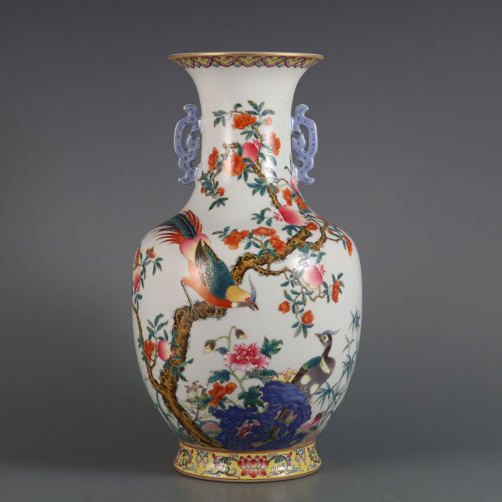 An amphora made in the Qianlong period of the Qing Dynasty with pastel flower and bird pattern poems: Qing Qianlong year pastel flower and bird pattern poem inscription amphora SIZE: H:32cm BellyD:17cm MouthD:11.6cm (The Dimensions Of All Batches Are Manually Measured.If You Need More Detailed Informa