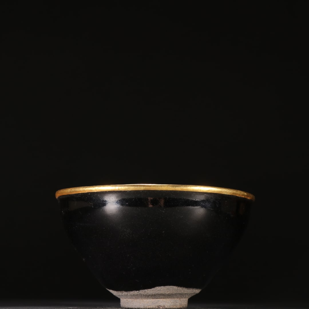 A Song Dynasty black-glazed gold-coated tea cup: Song Dynasty black glaze covered gold tea cup SIZE: H:7cm W:12.6cm (The Dimensions Of All Batches Are Manually Measured.If You Need More Detailed Information, Please Contact Our Customer Service Befor