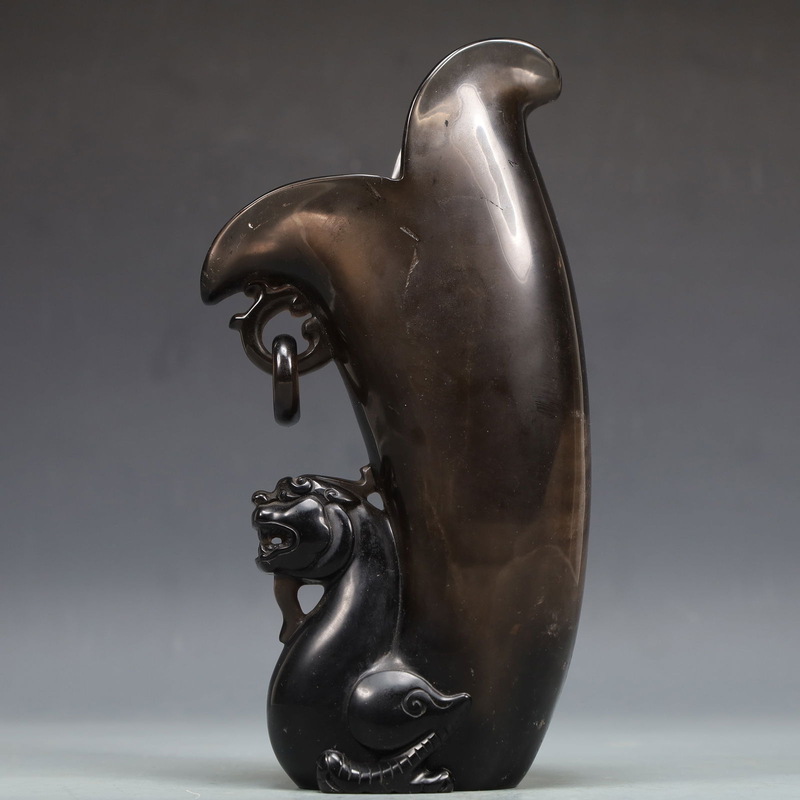 A Exquisite Crystal Goblet: A Exquisite Crystal Goblet Qing Dynasty, China Size:11cmx5cmx20cm Weight:700g (The Dimensions Of All Batches Are Manually Measured.If You Need More Detailed Information, Please Contact Our Customer Se