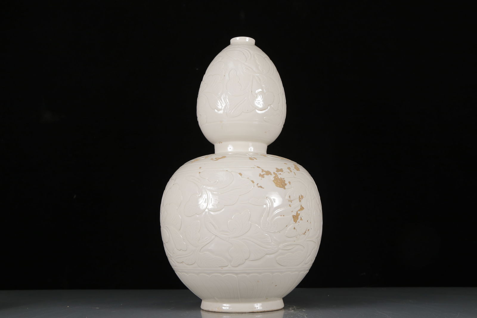 A Exquisite Ding yao Flower Pattern Gourd-Shaped Vase (1 of 12)