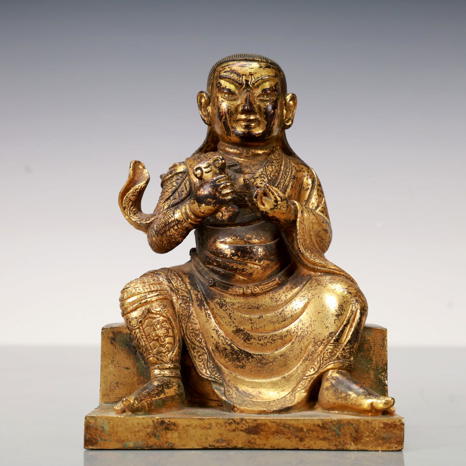 A Exquisite Gilt Bronze Guangong (1 of 7)