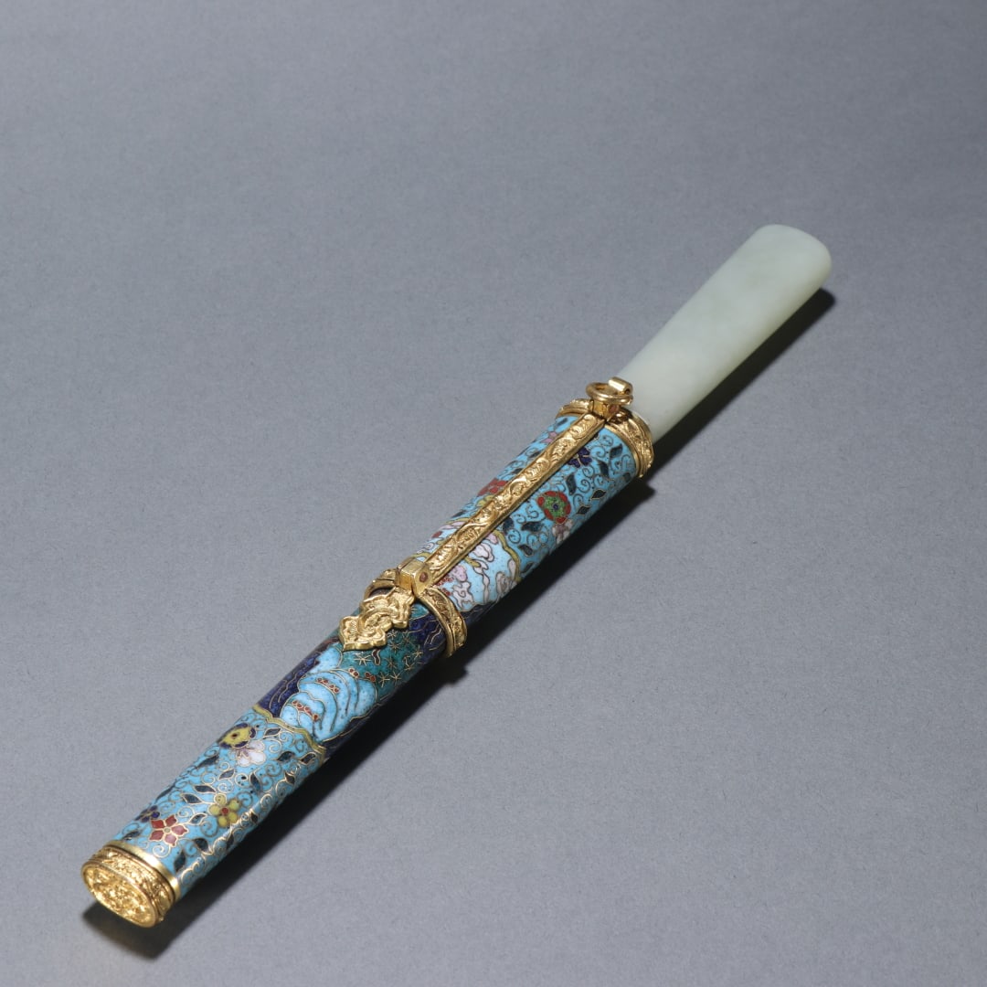 A Qing Dynasty cloisonné enamel colored jade handle dagger: Qing Dynasty cloisonné enamel jade handle dagger SIZE: L:30.7cm W:3cm W:357g (The Dimensions Of All Batches Are Manually Measured.If You Need More Detailed Information, Please Contact Our Customer Se