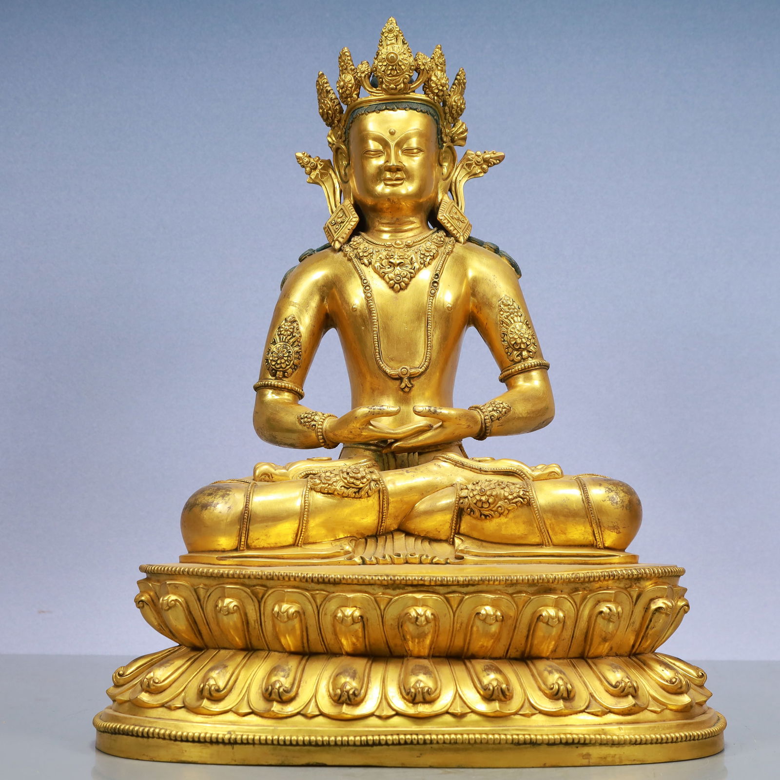 An Exquisite Gilt Bronze Buddha Statue (1 of 11)