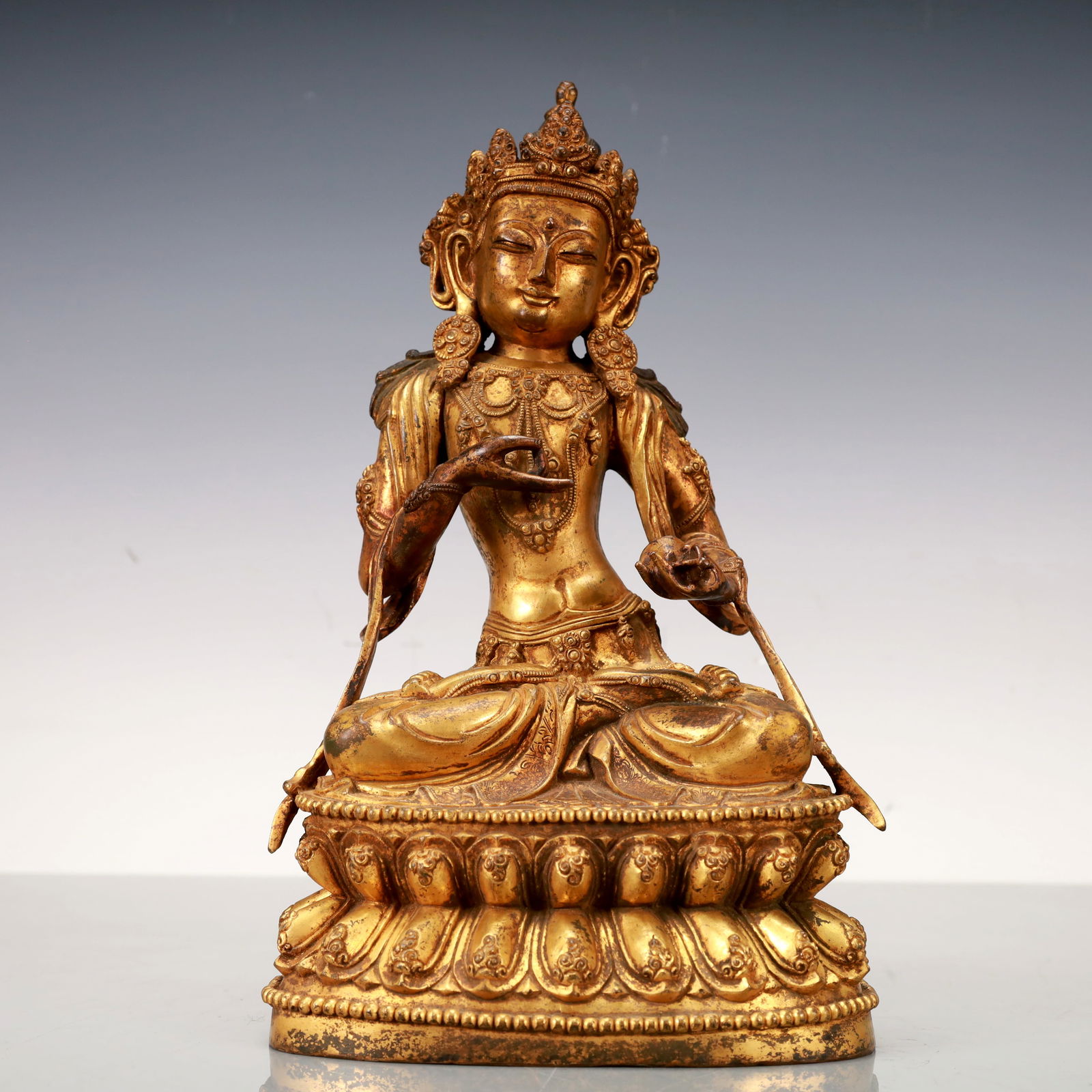 A Exquisite Gilt Bronze Statue of Bodhisattva Buddha statue (1 of 9)