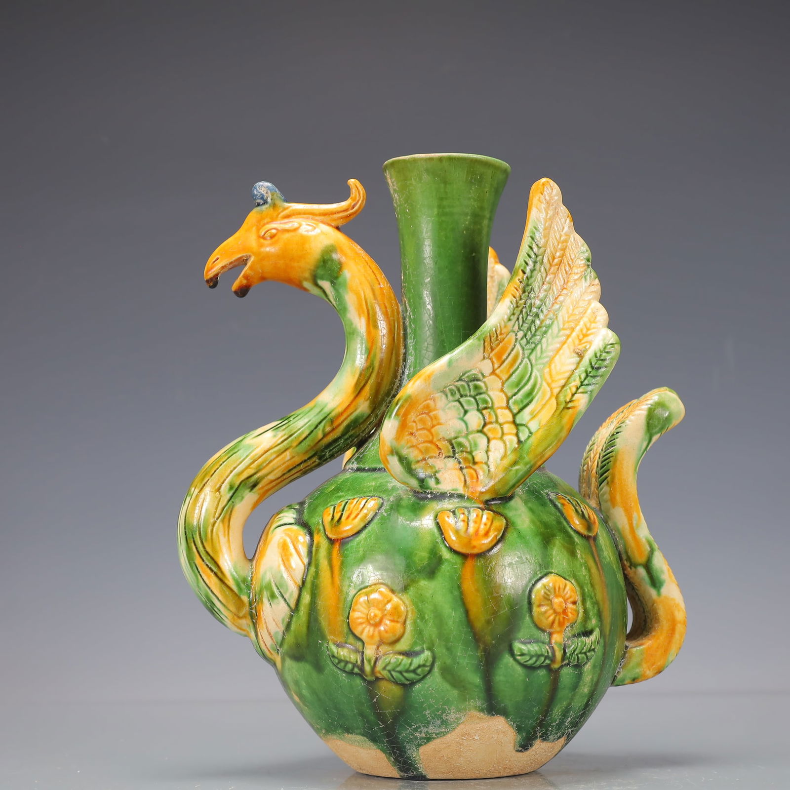 A Exquisite Trio-colored glazed pottery of the Tang Dynasty Phoenix-Form Vase (1 of 11)