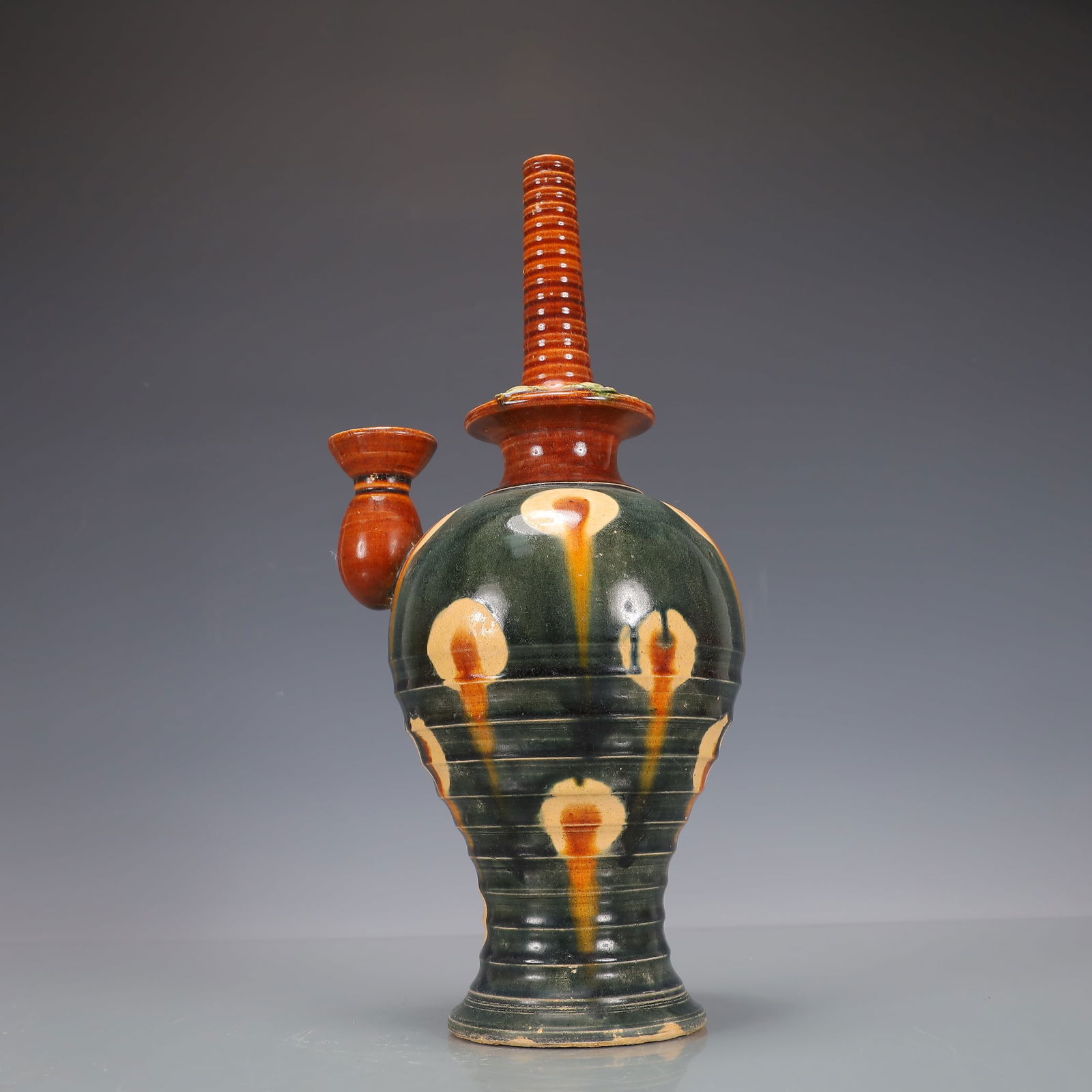 A Exquisite Trio-colored glazed pottery of the Tang Dynasty Vase (1 of 10)
