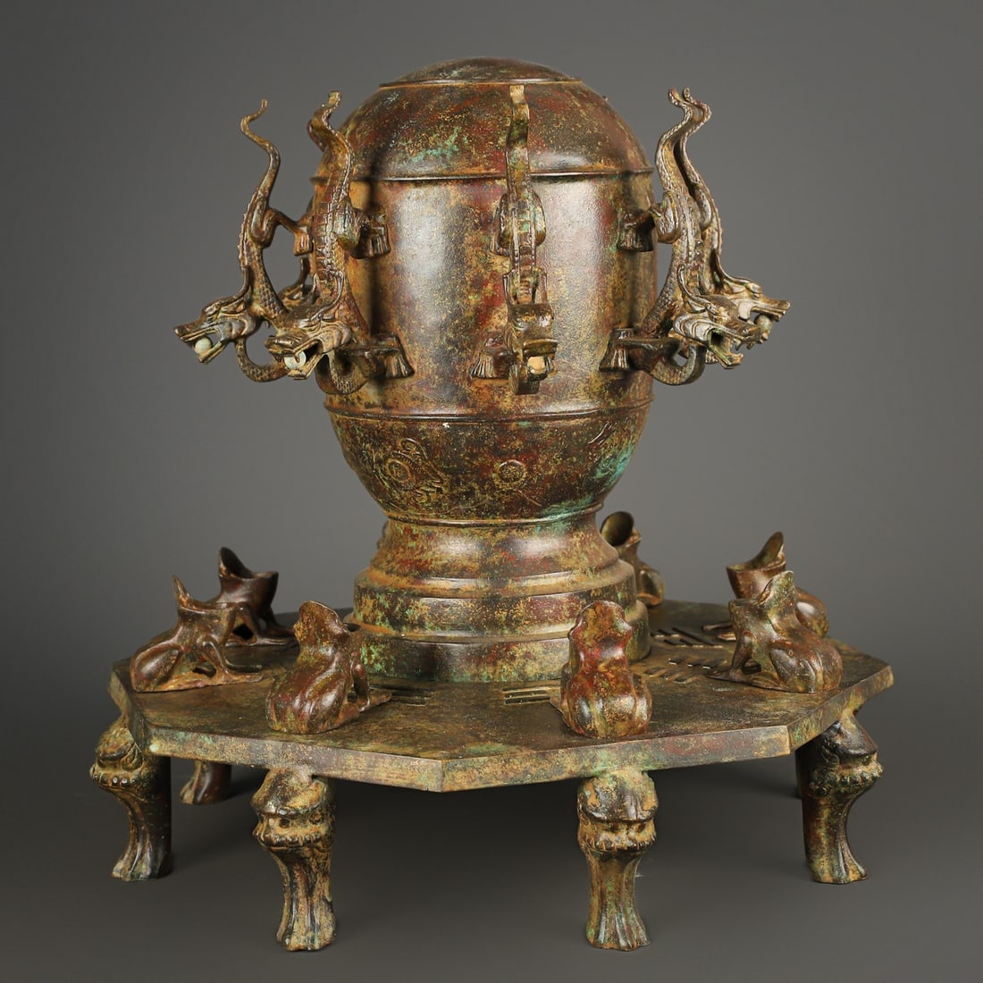 An Exquisite Bronze Ornament (1 of 10)