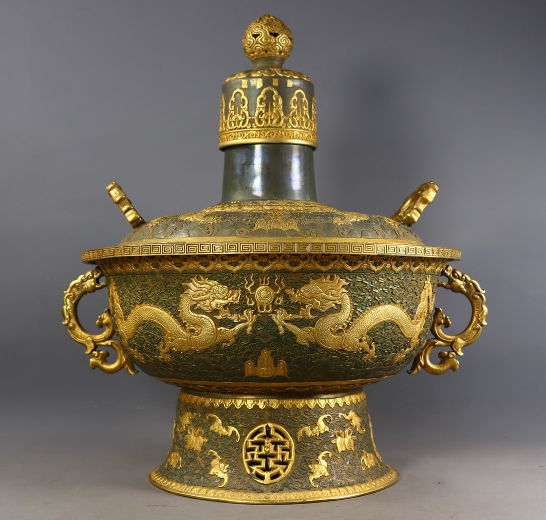 An Exquisite Gilt Bronze Bats and Peach Pattern Dragon Pattern Pot (1 of 10)