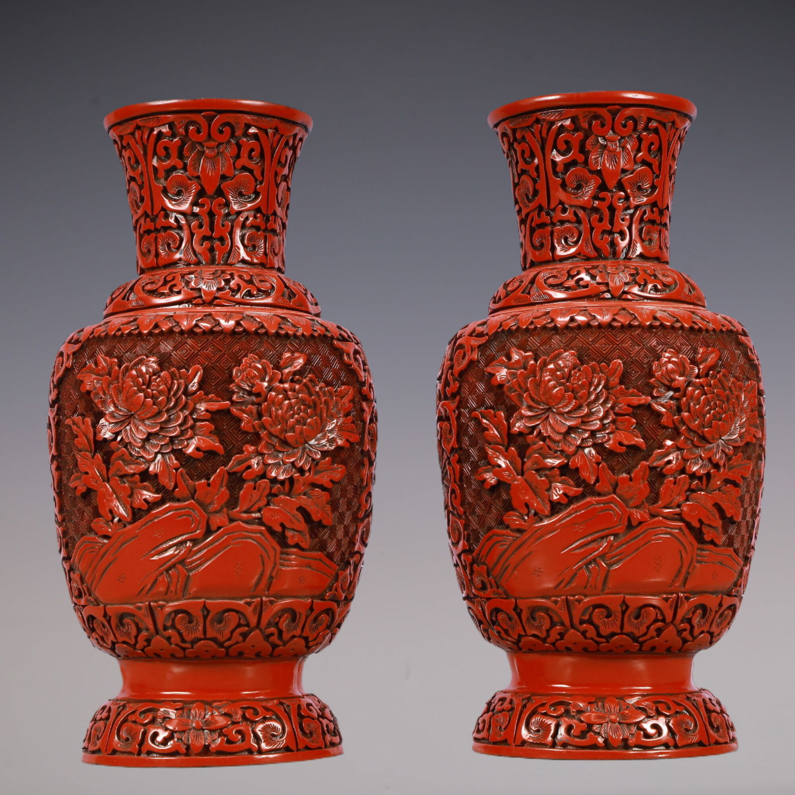 A Exquisite A pair of Carved Red Lacquer Flower Pattern Vase (1 of 16)