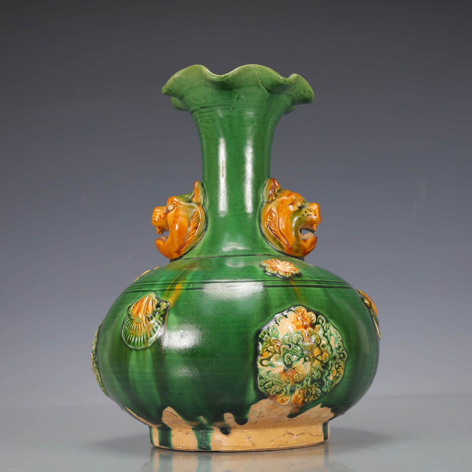 A Exquisite Trio-colored glazed pottery of the Tang Dynasty Flower Pattern Beast-Ears Vase (1 of 12)
