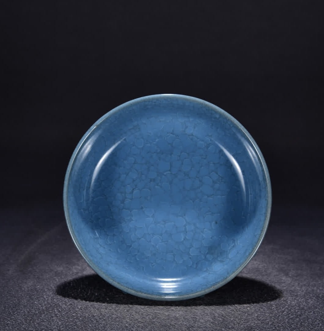 A piece of Song Ru kiln sky blue glaze three-legged drum nail wash: Song Ru kiln sky blue glaze three-legged drum nail washing SIZE: H:6.5cm W:18cm (The Dimensions Of All Batches Are Manually Measured.If You Need More Detailed Information, Please Contact Our Customer