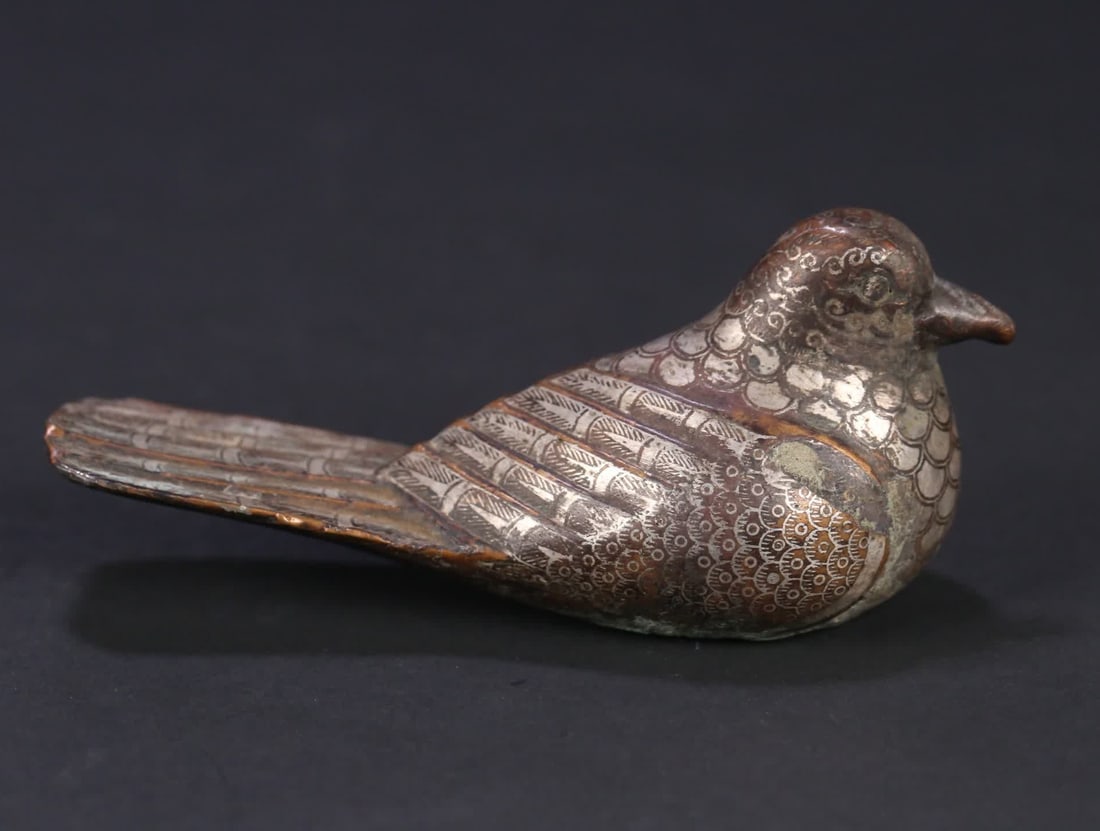 A Han Dynasty wrong gold and silver bird ornament (1 of 9)