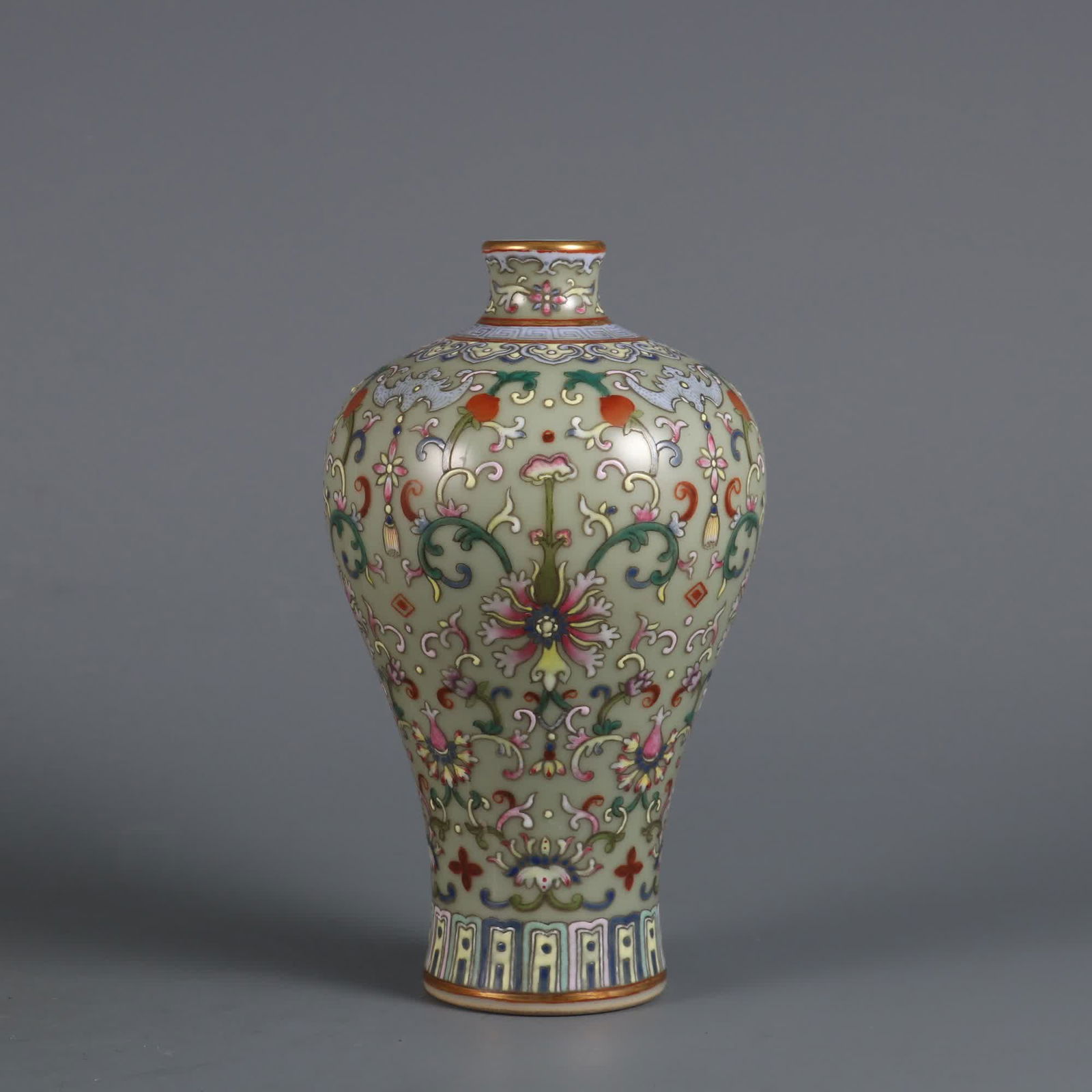 A Qing Dynasty Qianlong bean celadon with pastel luck and good luck Lianlian Xiaomei bottle: Qing Dynasty Qianlong year bean celadon plus pastel luck Lianlian Xiaomei bottle SIZE: H: 15.8cm Belly diameter 9cm MouthD: 2.5cm (The Dimensions Of All Batches Are Manually Measured.If You Need More