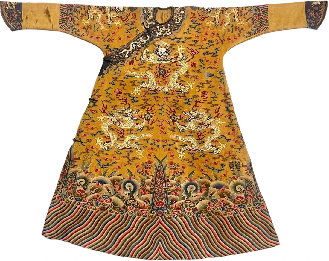 A Qing Dynasty golden silk dragon five-clawed dragon robe (1 of 6)