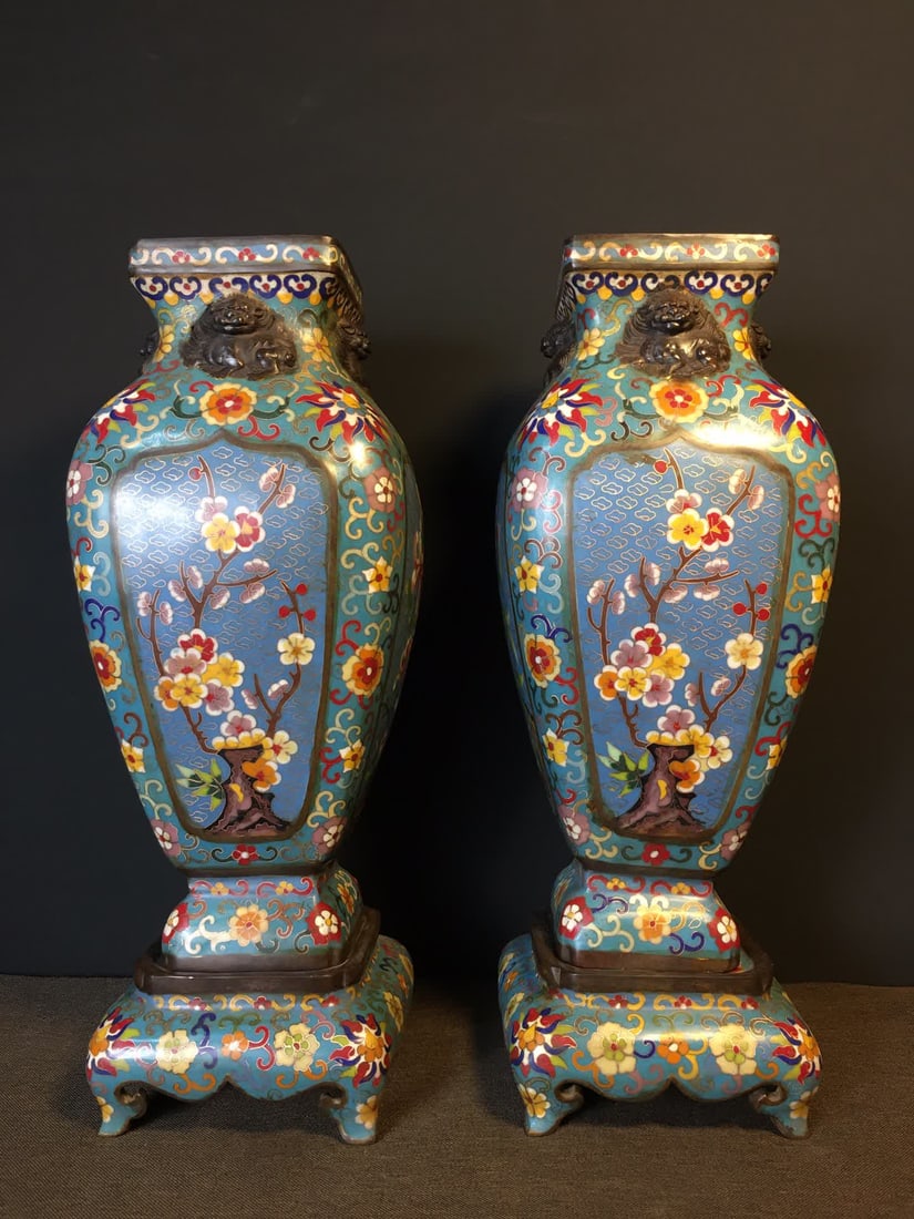 A pure copper cloisonné vase from the Qing Dynasty (1 of 9)