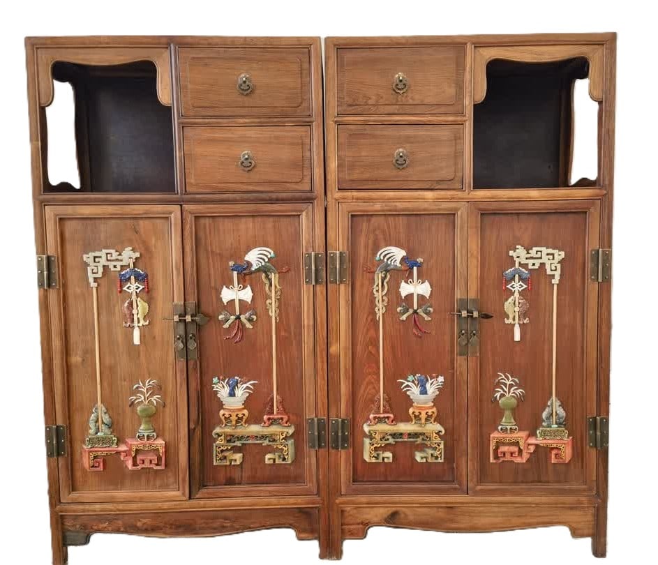 A Qing Dynasty Huanghuali bookcase (1 of 9)