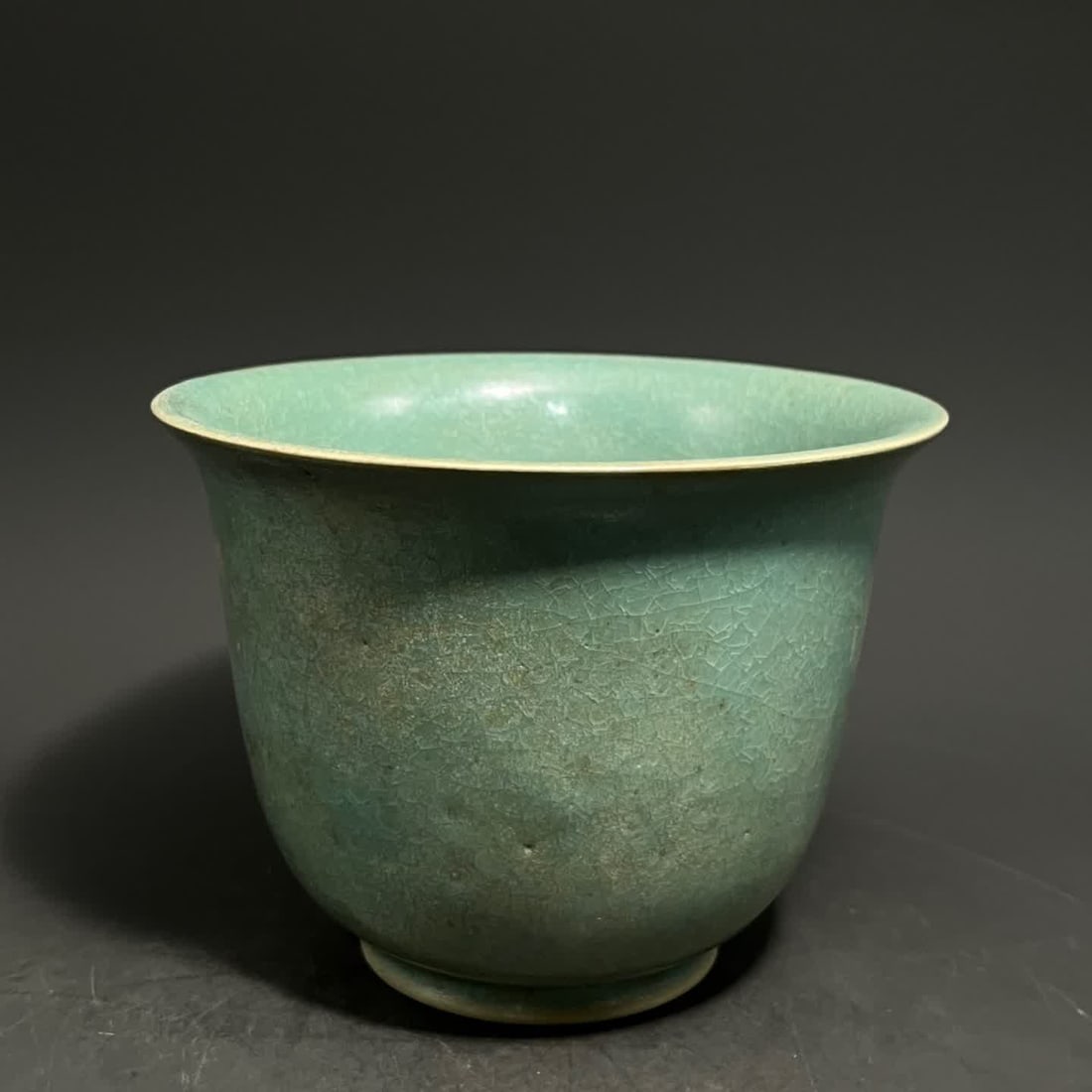 A Song Ru kiln emerald blue glaze ice flake pattern flower pot (1 of 9)