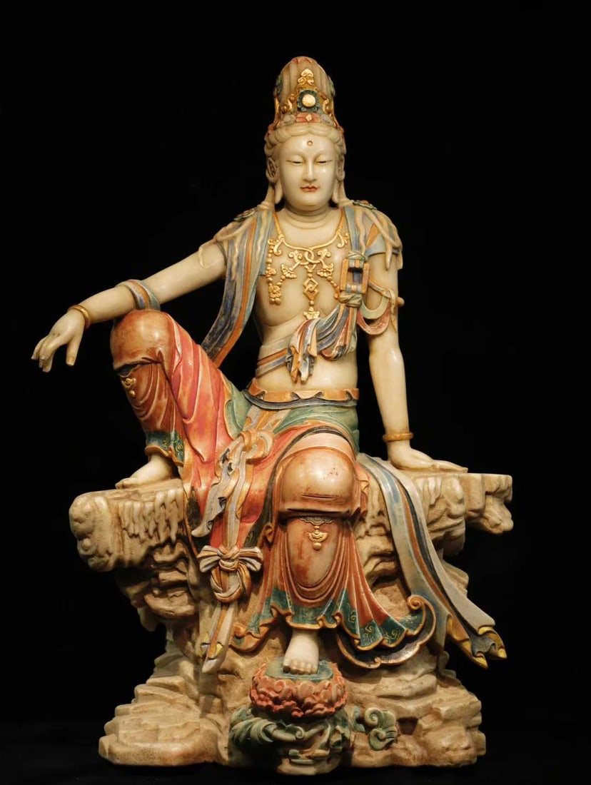 A piece of Liao Dynasty white jade painted water moon Guanyin (1 of 9)