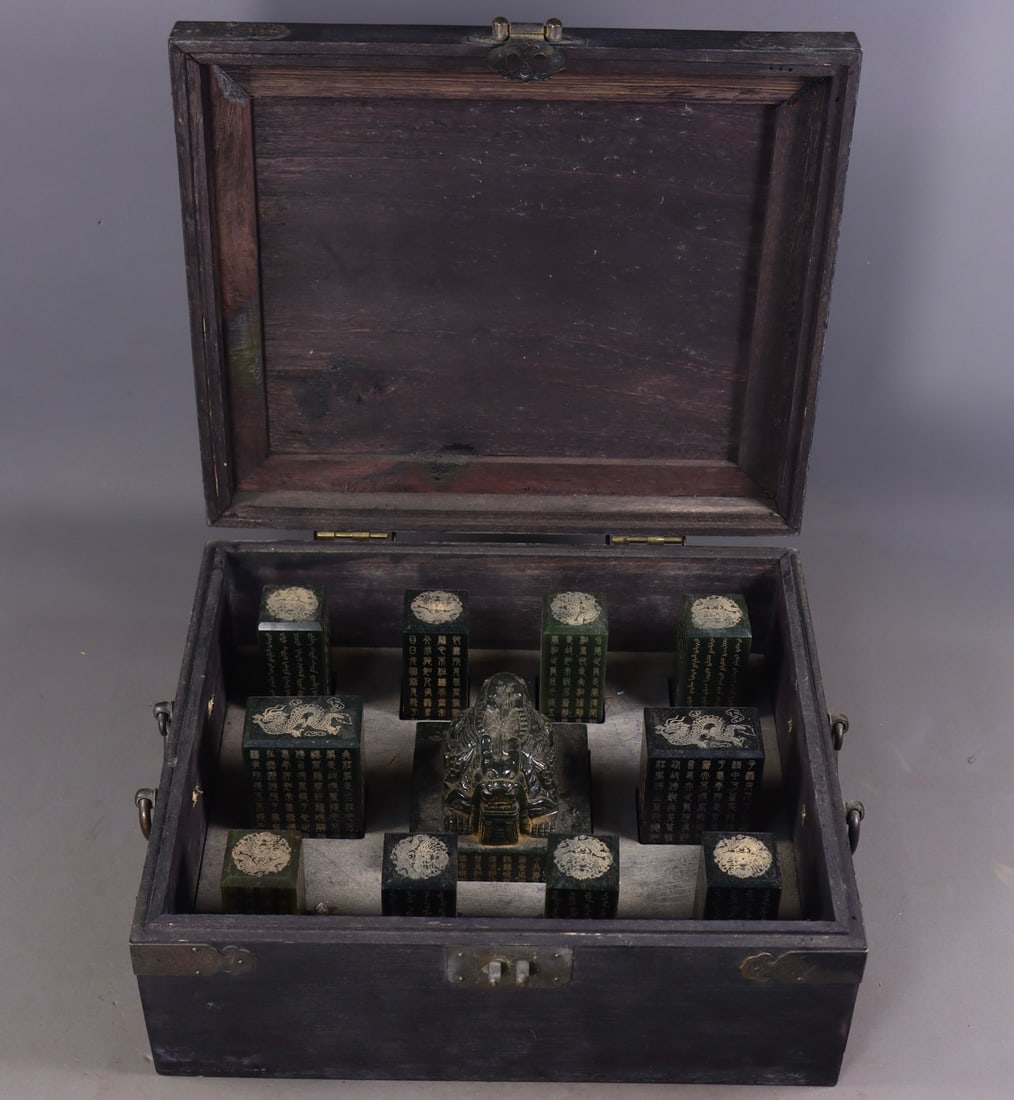 A Set of Fine Jasper Dragon Pattern Auspicious Beast Seal: A Set of Fine Jasper Dragon Pattern Auspicious Beast Seal Qing Dynasty, China Size:8.5cmx8cmx8cm Size:8.5cmx5cmx3cm Size:8cmx3cmx3cm Weight:3643g (The Dimensions Of All Batches Are Manually Measured.I