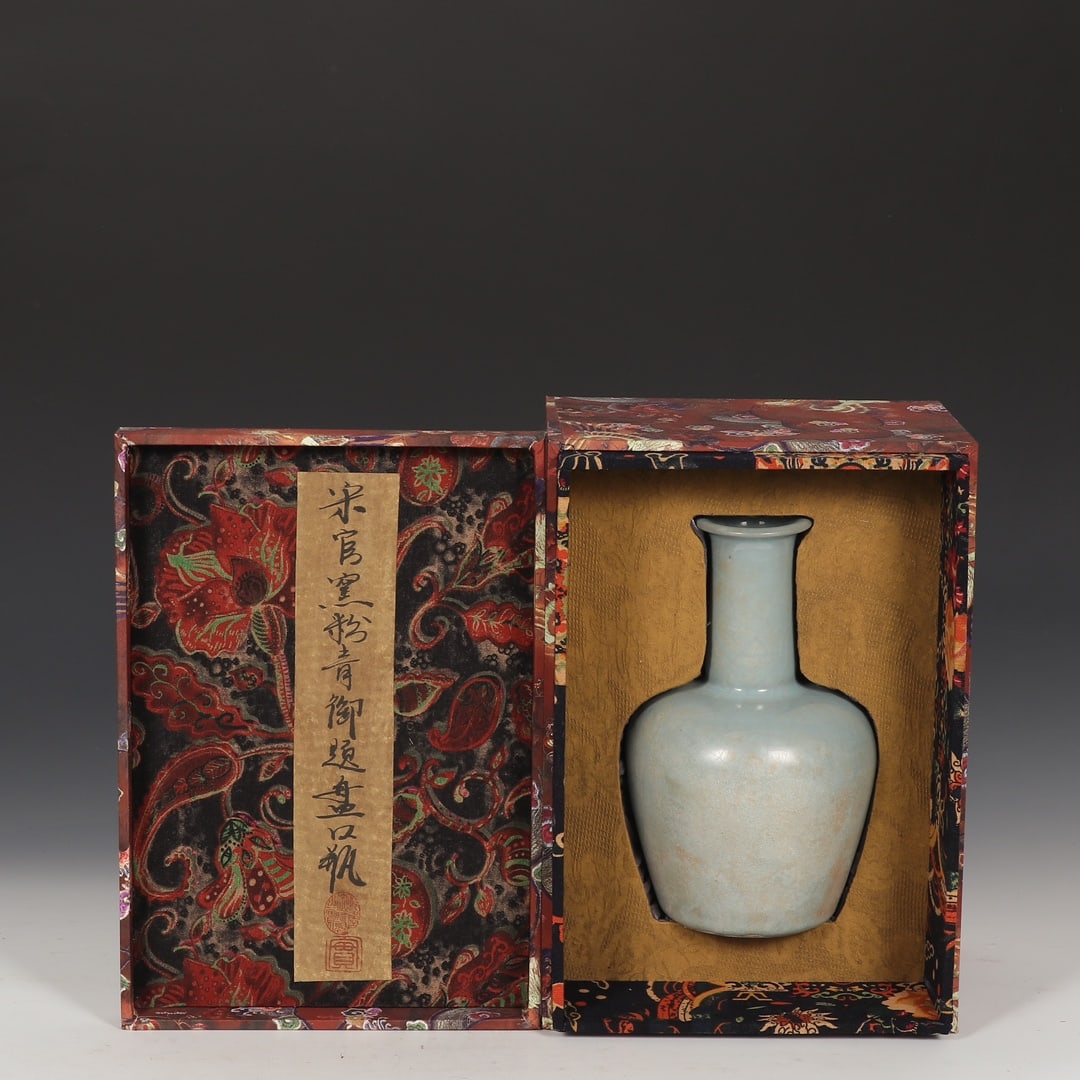 An Exquisite Guan yao Celadon Glazed Vase (1 of 9)