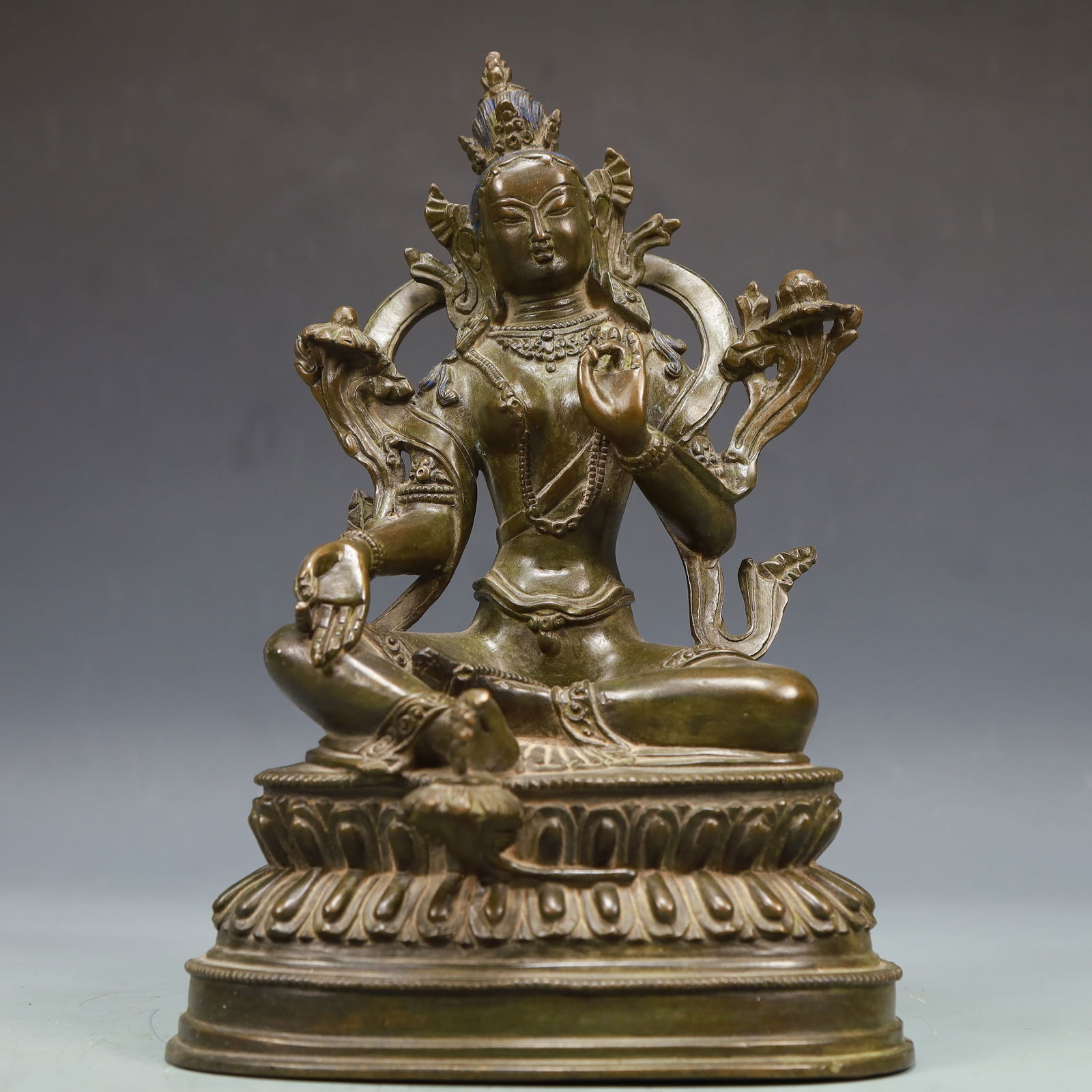 A Exquisite Coppery Statue of Tara: A Exquisite Coppery Statue of Tara Ming Dynasty, China Size:15cmx10.5cmx23cm Weight:2500g (The Dimensions Of All Batches Are Manually Measured.If You Need More Detailed Information, Please Contact Our
