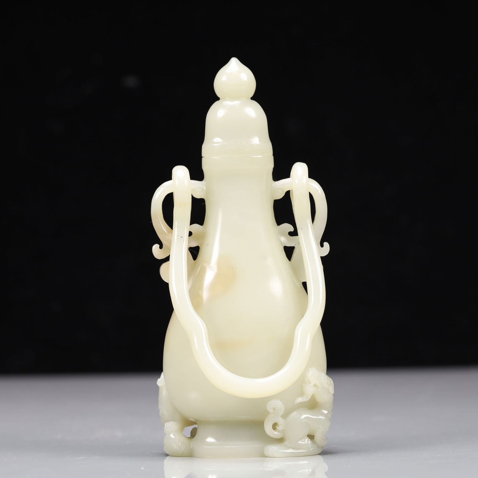 An Exquisite Green Jade Vase (1 of 10)