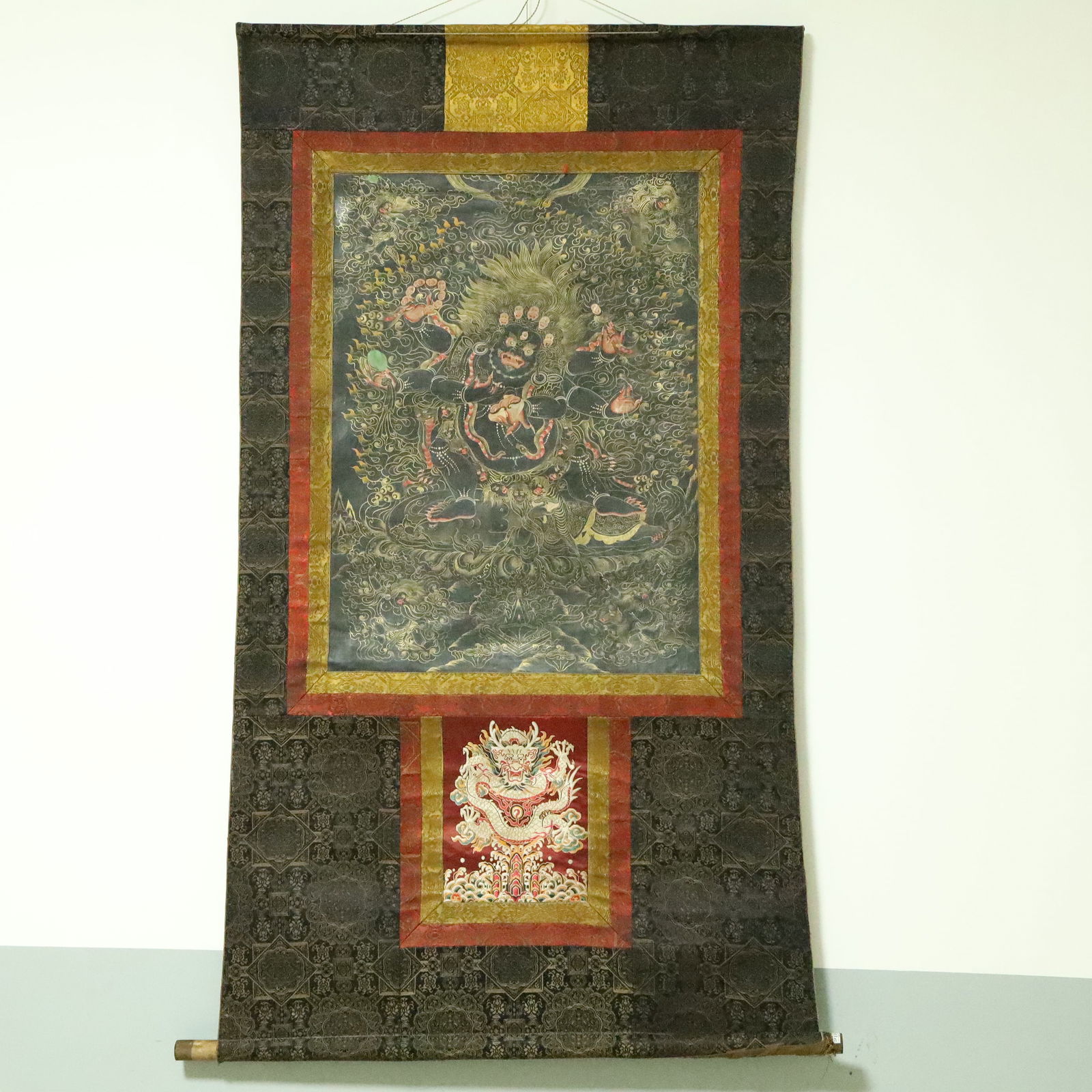 An Exquisite Brocade Painted Color Six-arms Statue of Vajra Tangka (1 of 10)