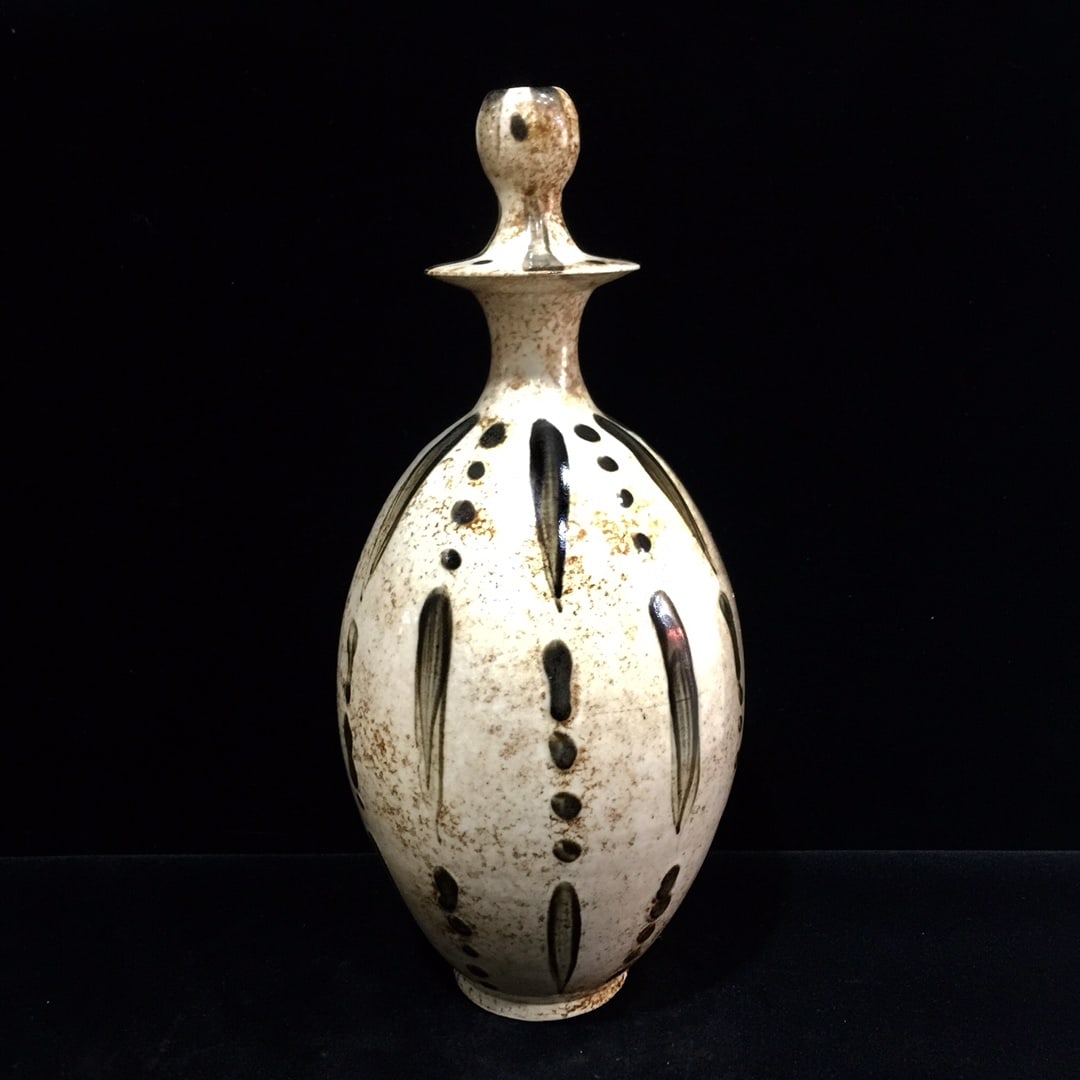 An Exquisite Ding yao Vase (1 of 7)