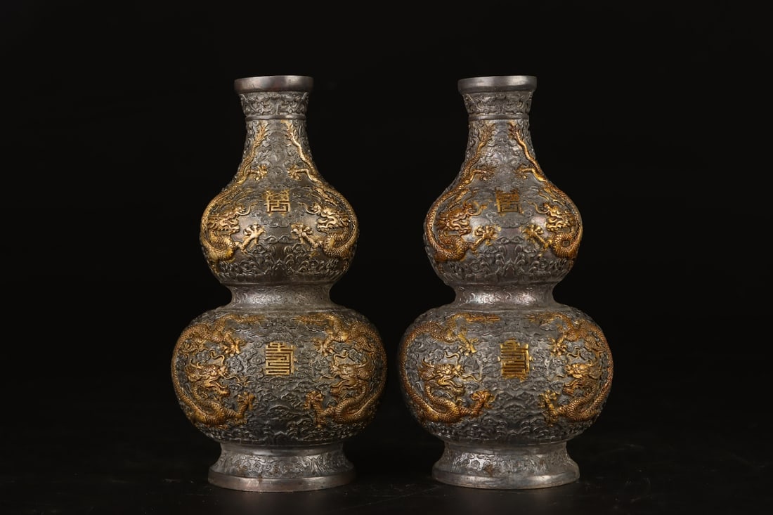 A Pair of Exquisite Gilt Bronze Dragon Pattern Vase (1 of 9)