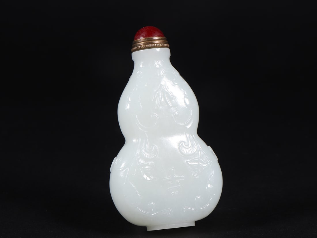 An Exquisite White Jade Lotus Pattern Snuff Bottle (1 of 9)