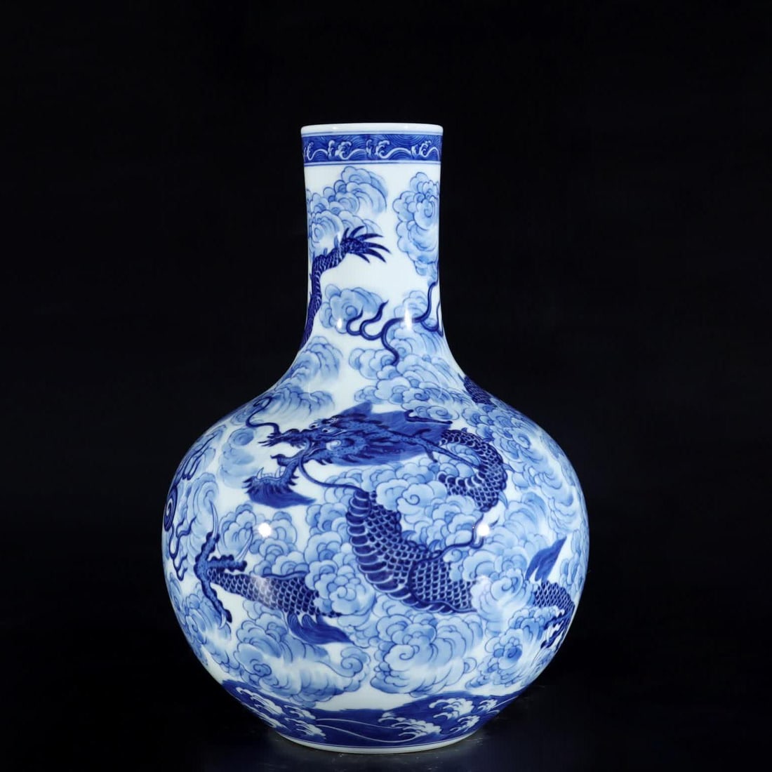 A Qing Dynasty Yongzheng blue and white cloud dragon pattern heavenly ball vase (1 of 9)