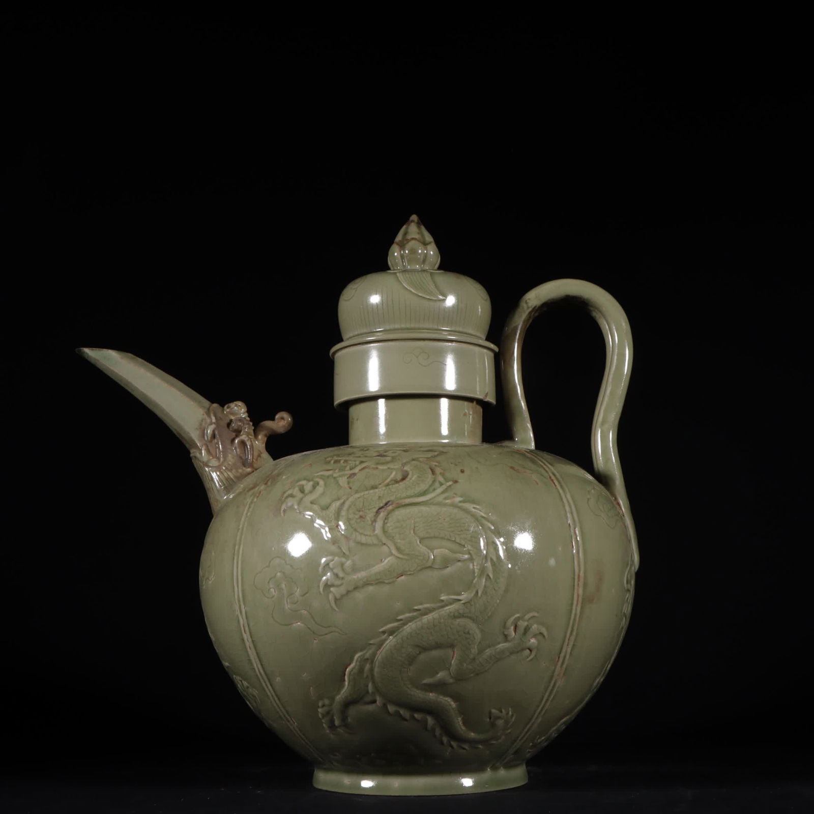 A Tang Dynasty Yue kiln secret color celadon high-relief dragon pattern pot: Tang Dynasty Yue kiln secret color celadon high-relief dragon pattern pot SIZE: H:24.5cm W:24cm