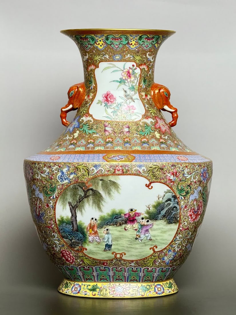 A piece of Qianlong year system Golden land ancient Yuexuan pattern baby play picture flower: Qianlong Year Pattern Baby Play Picture Flower Landscape Window Elephant Ear Statue SIZE: MouthD: 17.8cm H: 40.5cm Belly diameter 28.5cm Bottom diameter 18.6cm