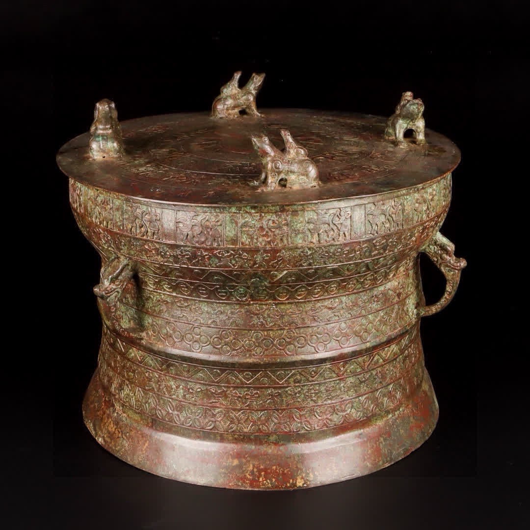 A war Han bronze hunting drum: War Han bronze hunting drum SIZE: L:52cm H:42cm W:19kg