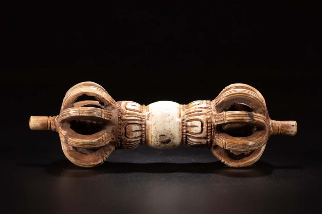 A Qing Dynasty Tibetan magic vessel: Qing Dynasty Tibetan magic instrument SIZE: L:5.5cm W:5.5cm H:17.5cm W:150g