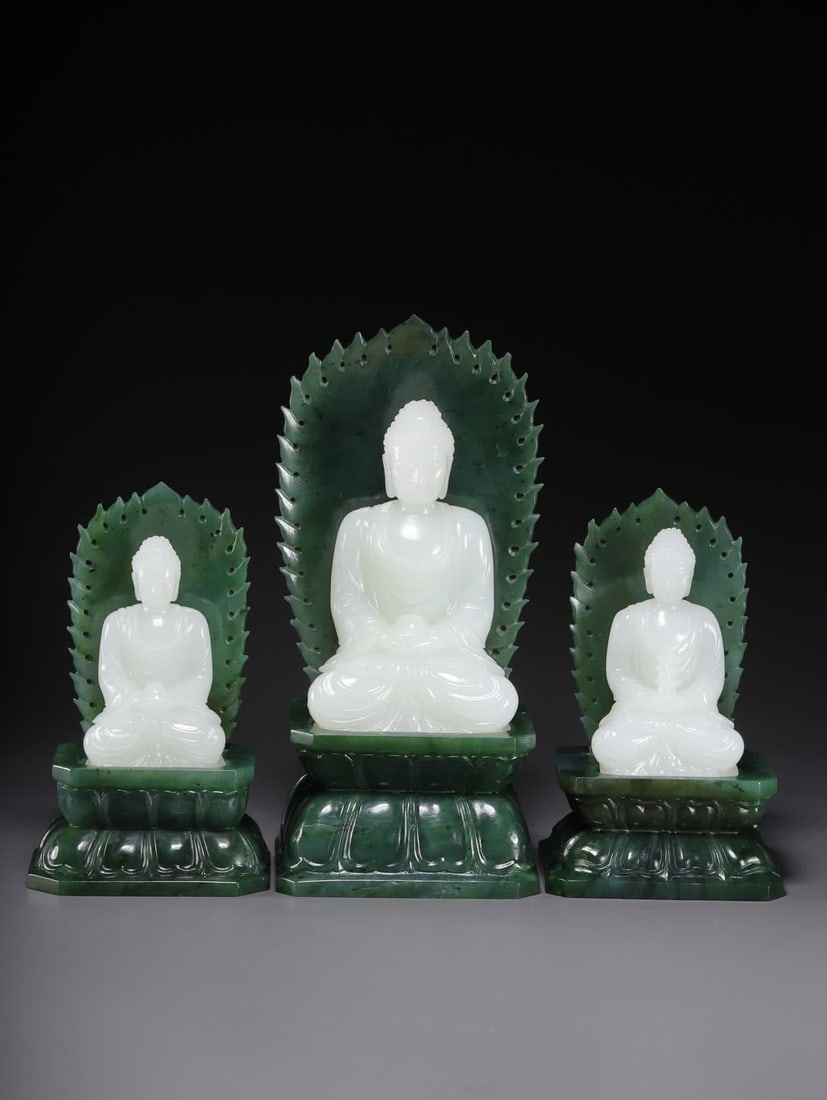 A set of Qing Dynasty Hetian jade Three Treasure Buddha ornaments: Qing Dynasty Hetian jade Three Treasures Buddha ornament SIZE: Big Buddha 9.5x6.0x3.8cm Little Buddha 4.0x2.5x6.7cm Jasper Base 16x7.5x6.3cm W: 152.7g (Pair of Little Buddhas) + 1088.7g (Base)