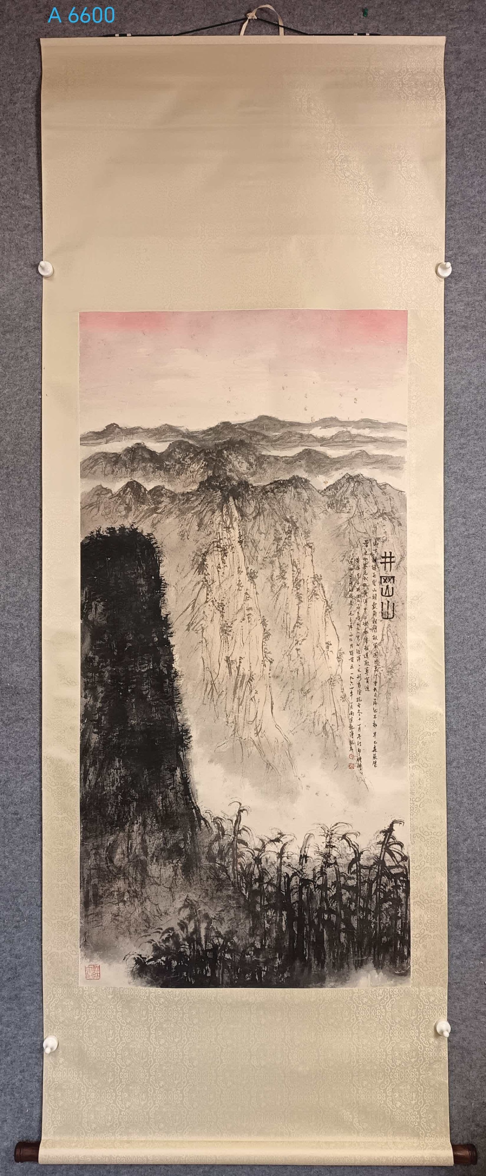 A work by Fu Baoshi: Fu Baoshi's works SIZE: Core 67x138cm