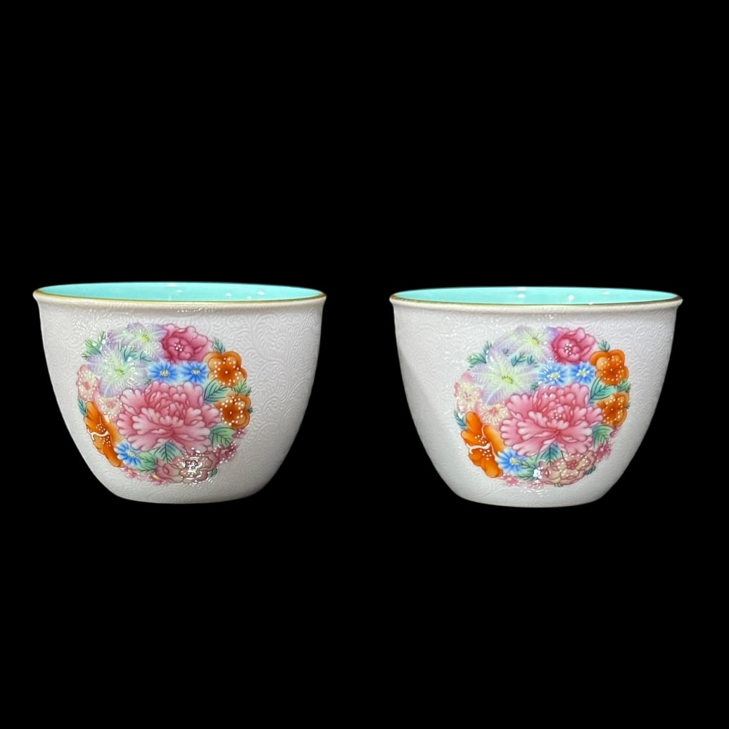 A pair of Qing Qianlong enamel color powder ground track window kaleidoscope jar cups: Qing Qianlong enamel color powder ground track window kaleido cylinder cup SIZE: H:4.5cm MouthD:6.5cm