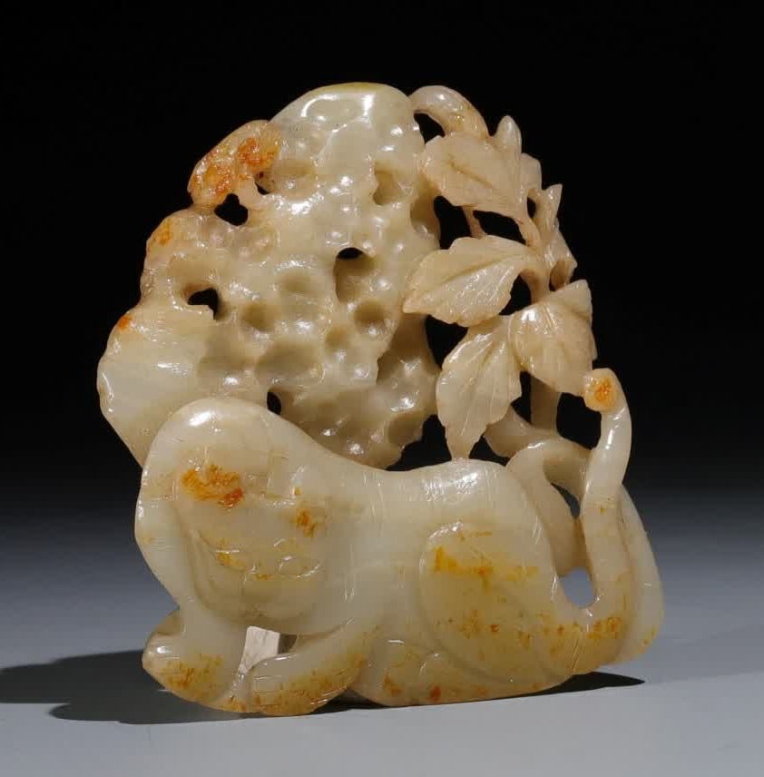 A Qing Dynasty jujube red-skinned tiger roaring mountain forest tile ornament: Qing Dynasty jujube red skin tiger roar mountain forest tile seed material, warm and heavy, jujube red skin color, color inside, natural pulp, oval, the whole body is carved with carving techniques, t