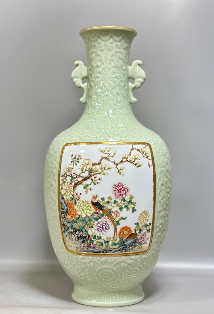 A Qing Qinglong pastel bean celadon carved flower entwined window flower and bird pattern amphora: Qing Qianlong pastel bean celadon carved flower entwined window flower bird pattern amphora SIZE: H: 42.5cm Belly diameter 20.5cm (The Dimensions Of All Batches Are Manually Measured.If You Need More