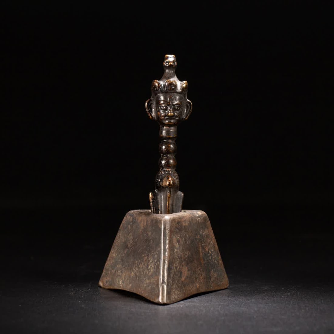 A Qing Dynasty copper vajra: Qing Dynasty copper vajra SIZE: L:7cm W:5cm H:12cm W:190g (The Dimensions Of All Batches Are Manually Measured.If You Need More Detailed Information, Please Contact Our Customer Service Before Bidding