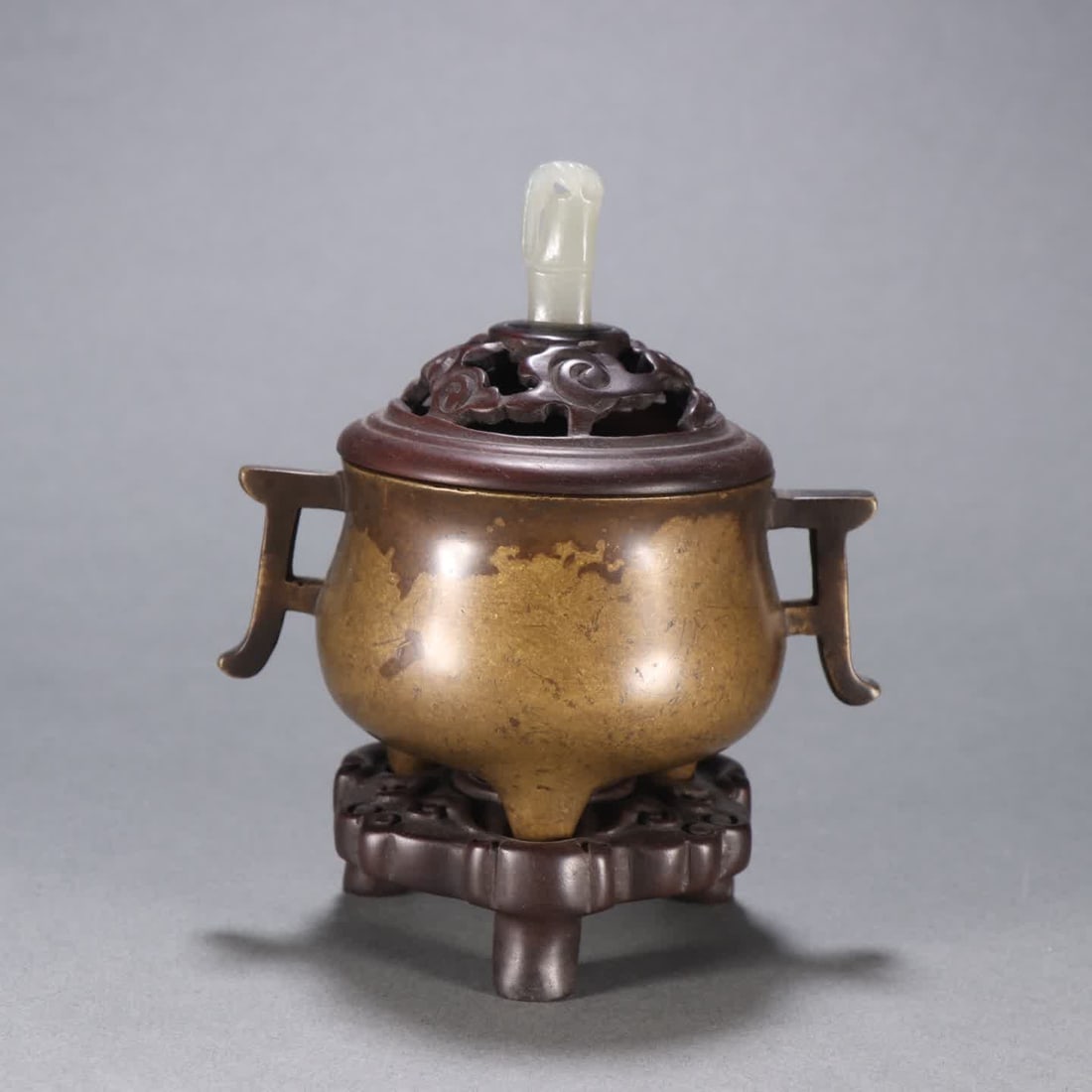 A copper tire three-legged aroma diffuser: Copper tire three-legged aromatherapy stove SIZE: H:12cm W:10cm W:372.8g (The Dimensions Of All Batches Are Manually Measured.If You Need More Detailed Information, Please Contact Our Customer Service