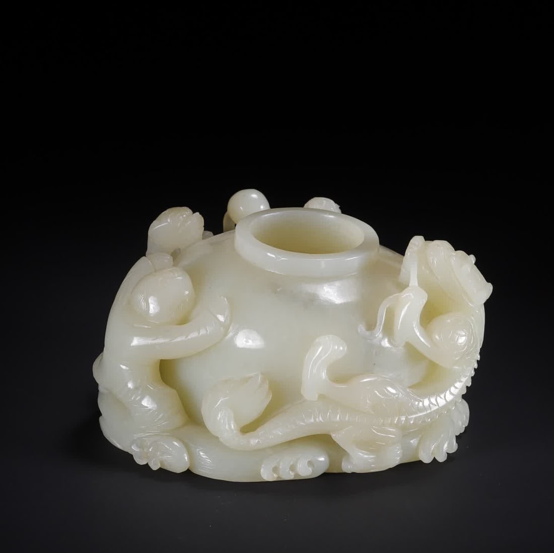 A Qing Dynasty Hetian jade dragon pattern water bowl: Qing Dynasty Hetian jade dragon pattern water bowl SIZE: 9.5x7.2x5.5cm W:402g (The Dimensions Of All Batches Are Manually Measured.If You Need More Detailed Information, Please Contact Our Customer Se