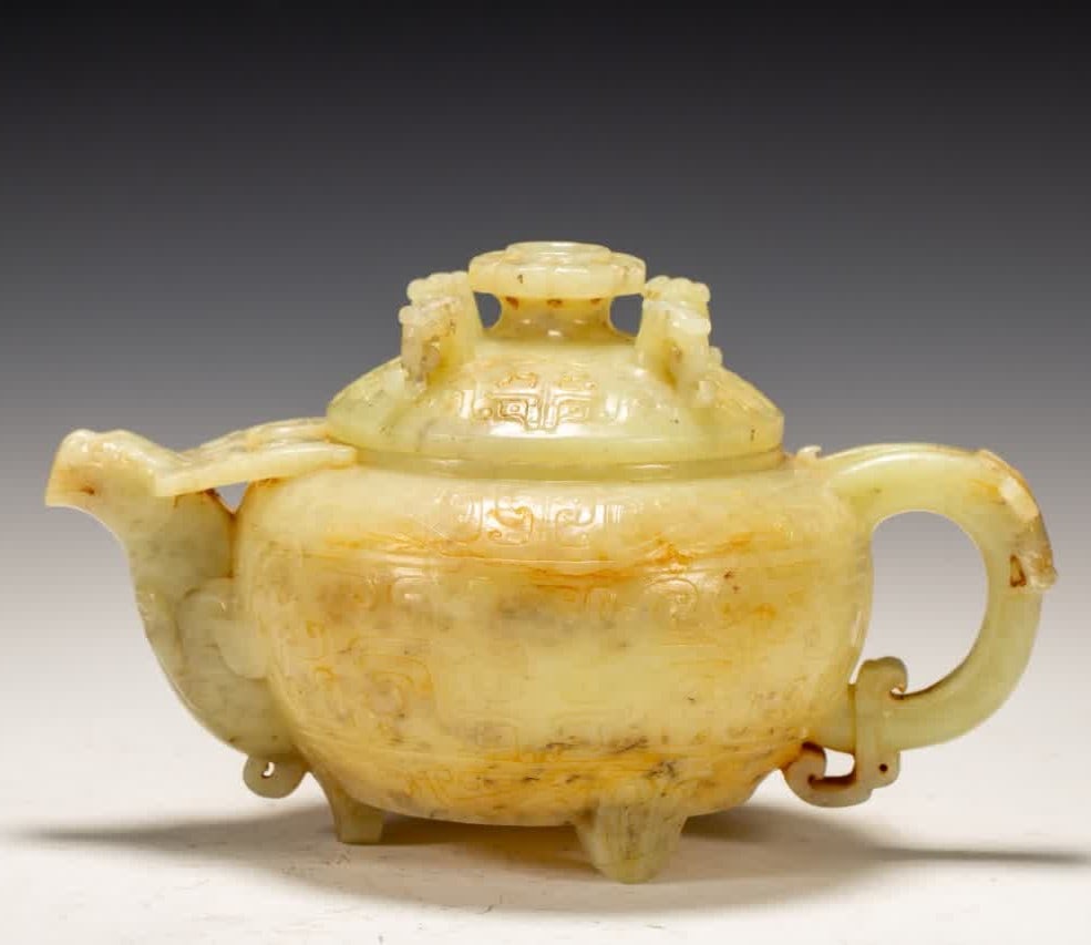An ancient jade pot: Ancient jade pot SIZE: L:19cm W:12cm H:12cm W:750g (The Dimensions Of All Batches Are Manually Measured.If You Need More Detailed Information, Please Contact Our Customer Service Before Bidding.)