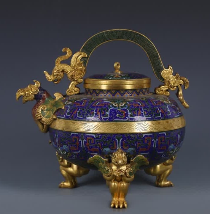 A piece of Qing Dynasty precision cast copper tire cloisonné cloisonné enamel lifting beam phoenix: Qing Dynasty Fine cast copper tire cloisonné cloisonné enamel lift beam phoenix head bowl SIZE: H:33cm D:28cm W:7.05kg (The Dimensions Of All Batches Are Manually Measured.If You Need More Detailed