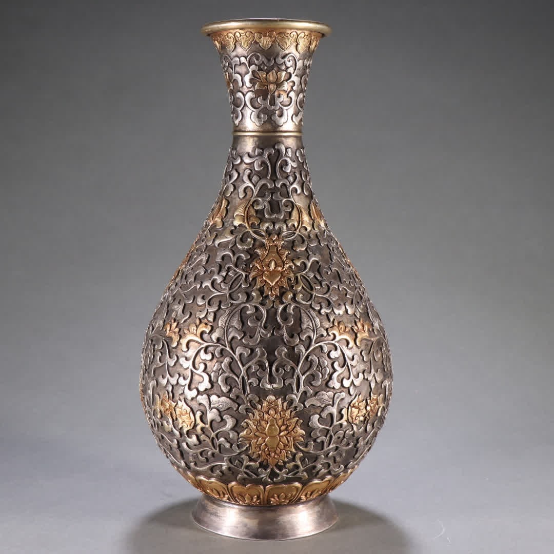 A Qing Dynasty copper-gilt gold and silver entwined floral pattern vase: Qing Dynasty copper gilt gold and silver entwined floral pattern appreciation vase SIZE: H:28cm W:13cm W:1108g (The Dimensions Of All Batches Are Manually Measured.If You Need More Detailed Informatio