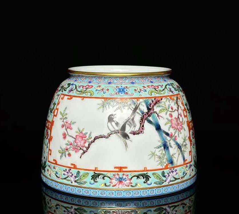 One piece of Qing Dynasty Yongzheng year system hosta green ground flower head intertwined pattern (1 of 9)