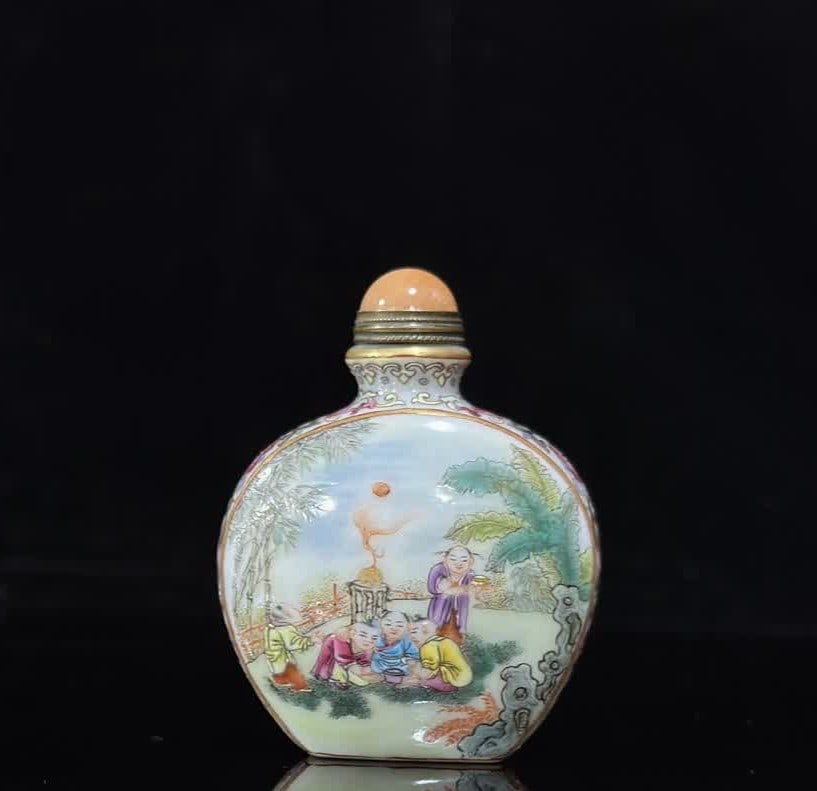 A Qing Qianlong pastel flower gold-painted longevity pattern window opening figure baby play poetry (1 of 9)